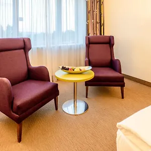Plaza Premium 4* Vienna